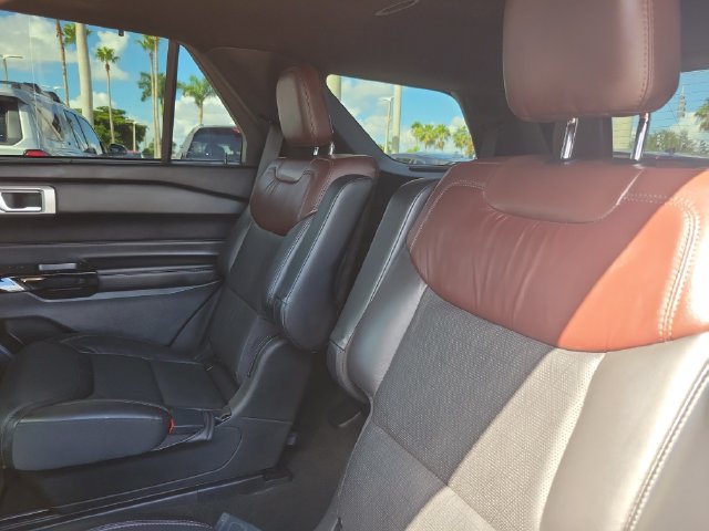 Certified 2022 Ford Explorer Platinum w/ Class IV Trailer Tow Package AWD/4WD image 17