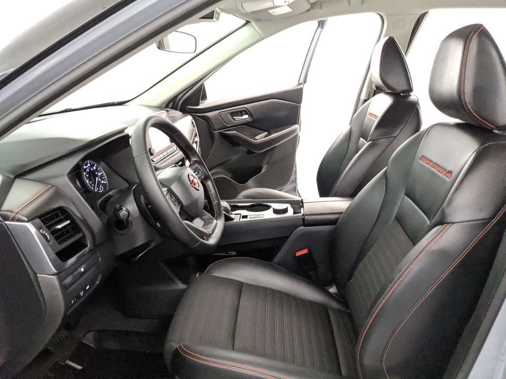 Used 2025 Nissan Rogue SV AWD/4WD image 16