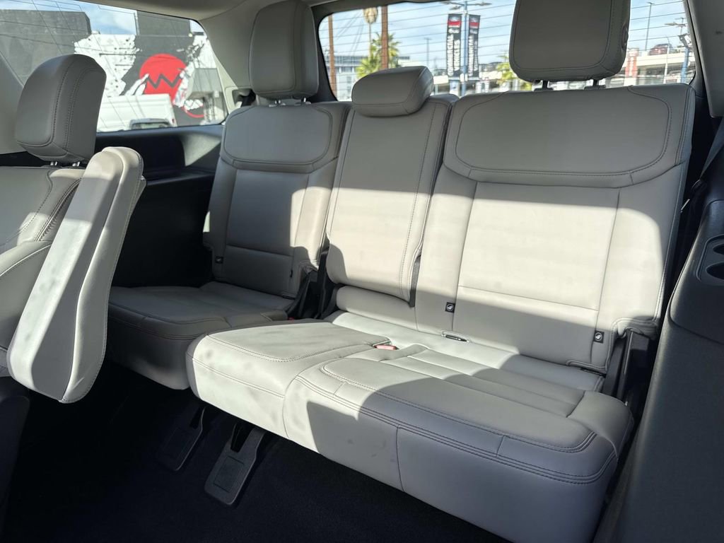 Certified 2025 Ford Expedition Active AWD/4WD image 18