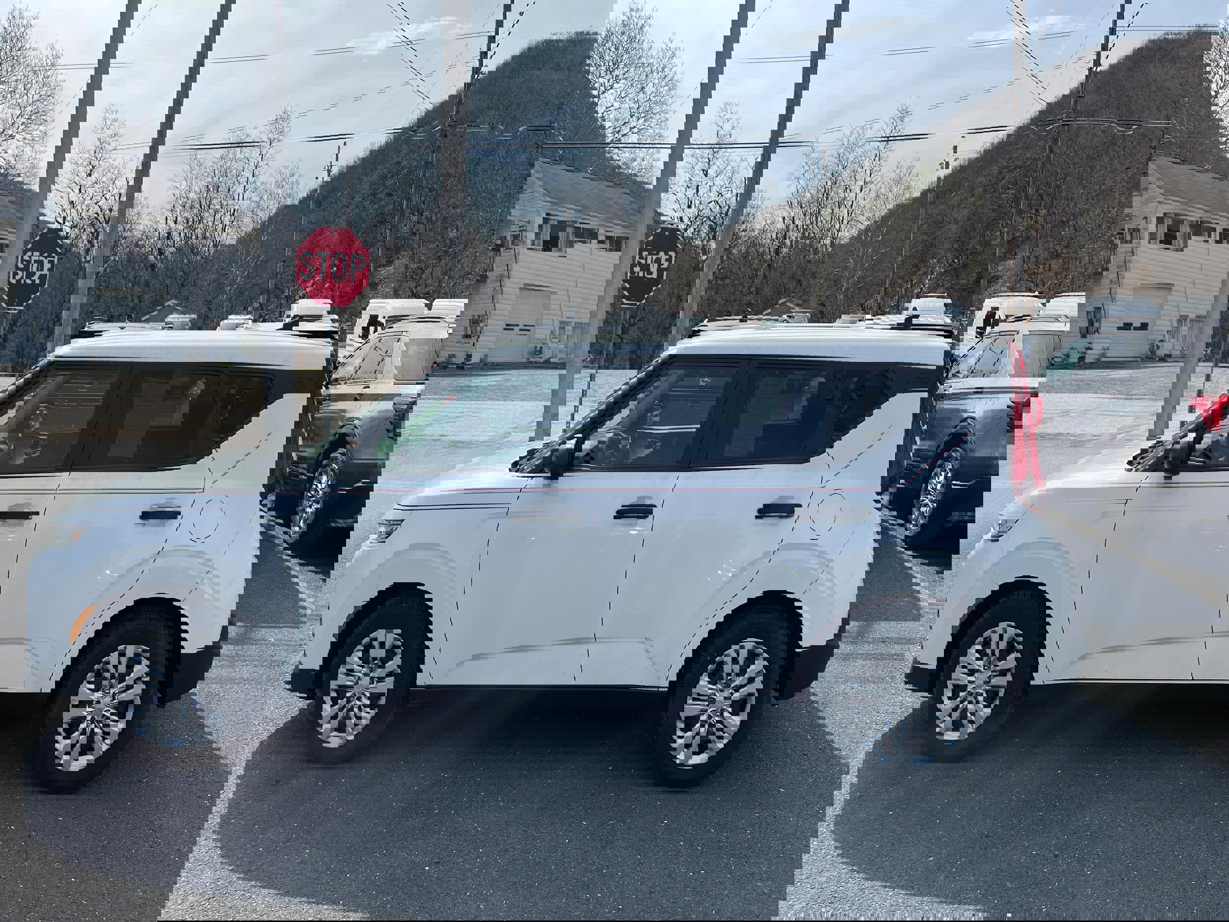Used 2020 Kia Soul LX image 3
