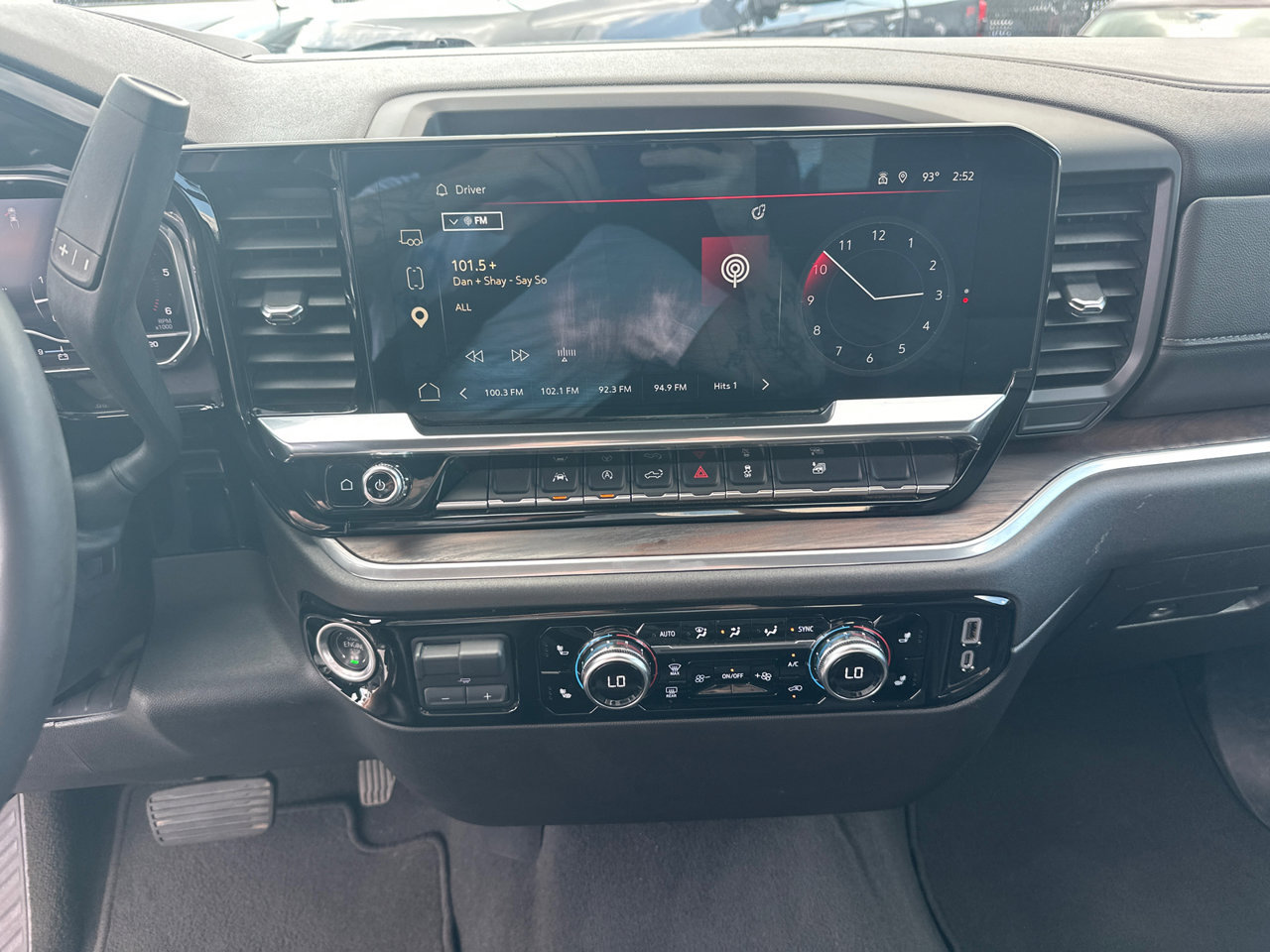 Used 2025 GMC Sierra 1500 SLT AWD/4WD image 29