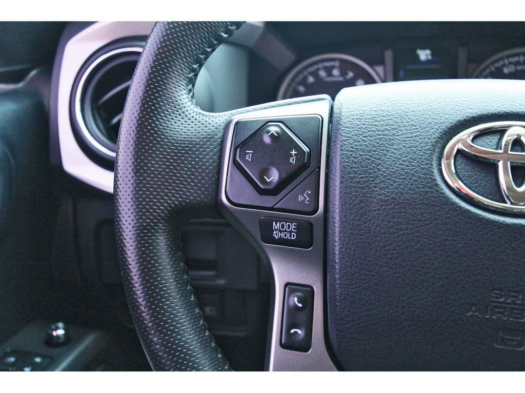 Used 2018 Toyota Tacoma SR5 RWD image 23