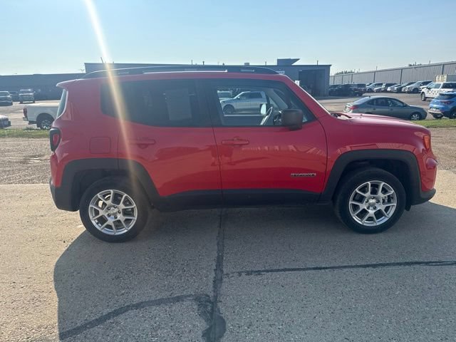 Used 2023 Jeep Renegade Latitude w/ Premium Group AWD/4WD image 9