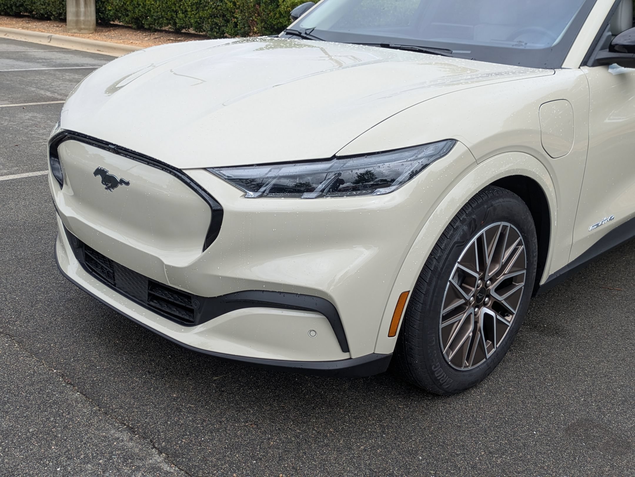 Certified 2025 Ford Mustang Mach-E Premium AWD/4WD image 10