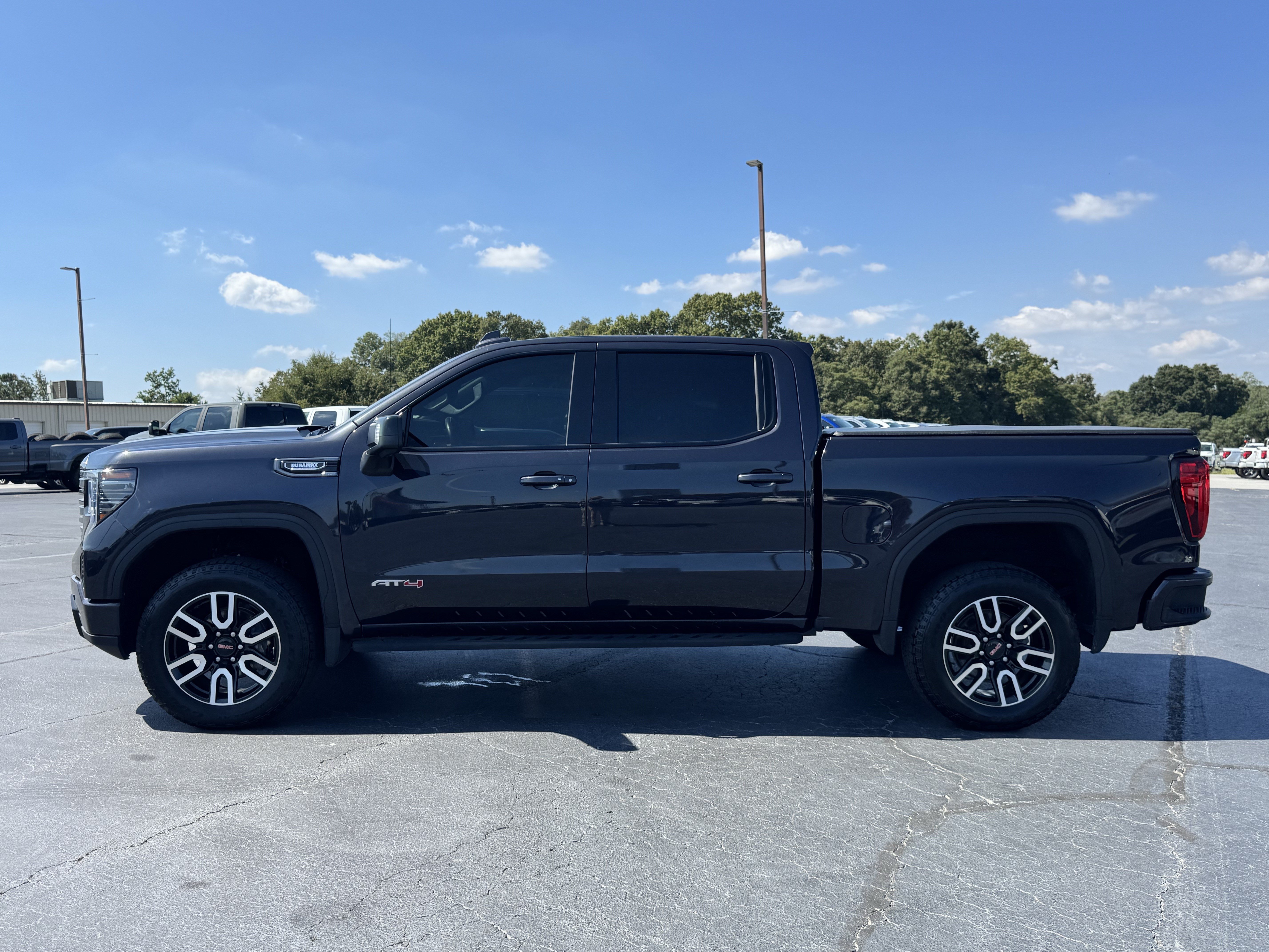 Used 2023 GMC Sierra 1500 AT4 w/ AT4 Premium Package AWD/4WD image 8