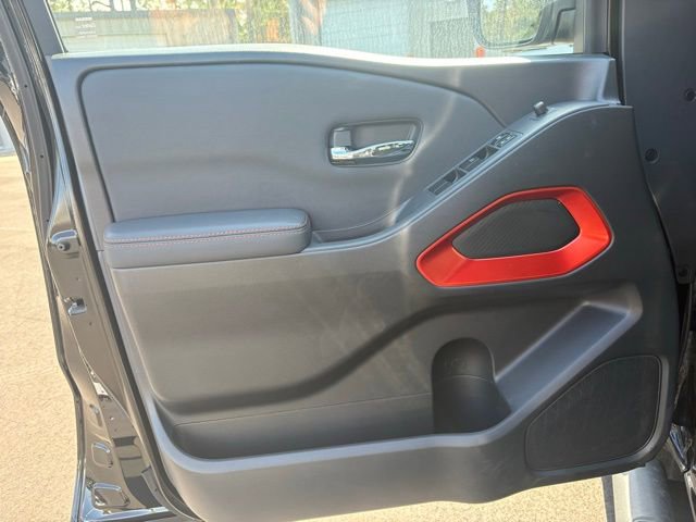 Used 2022 Nissan Frontier PRO-4X image 10