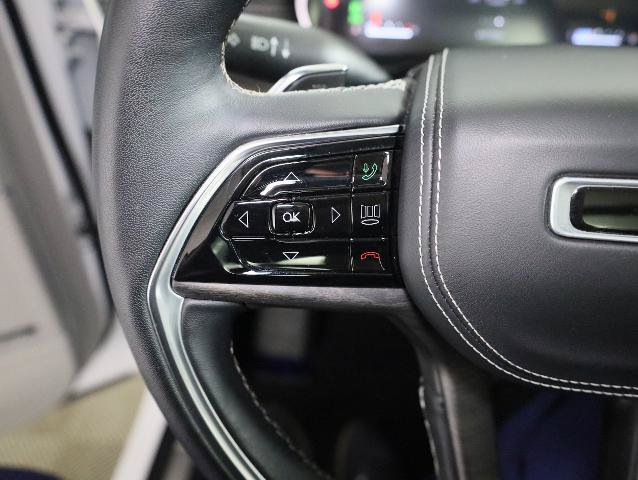 Used 2022 Jeep Grand Cherokee Overland w/ Luxury Tech Group IV AWD/4WD image 14