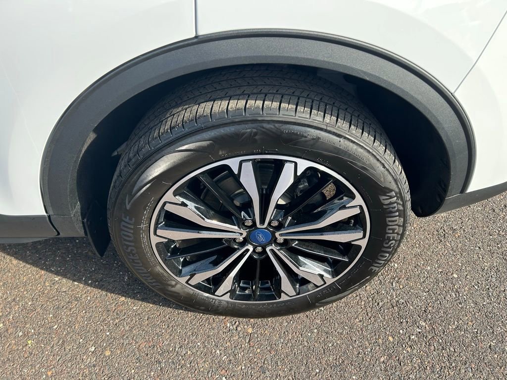 Certified 2022 Ford Escape SEL w/ SEL Stealth AWD Package image 37