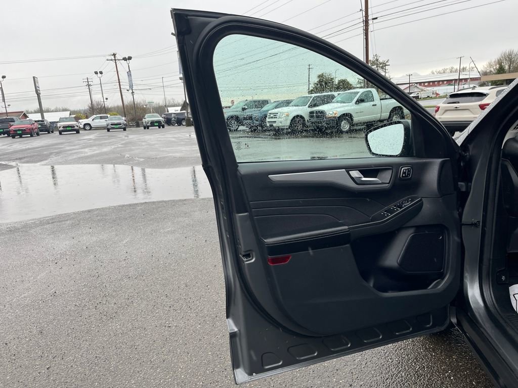 Certified 2023 Ford Escape Platinum AWD/4WD image 13