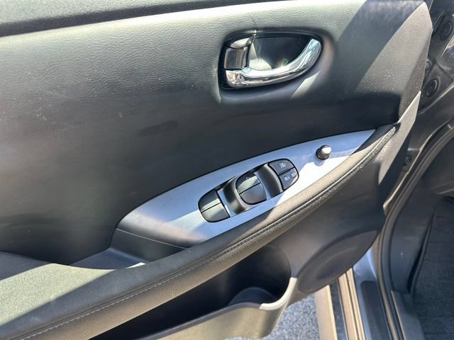 Used 2025 Nissan Leaf S FWD image 15
