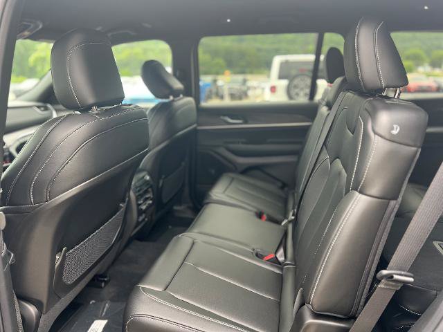 Used 2024 Jeep Grand Cherokee L Limited AWD/4WD image 10