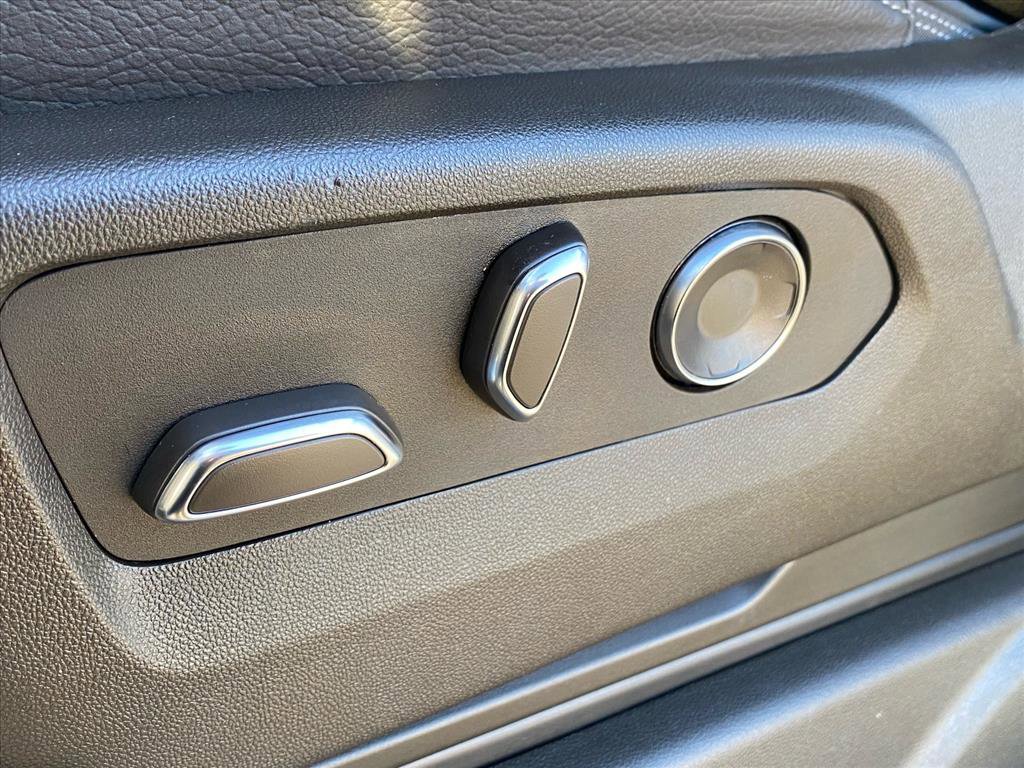 Used 2024 GMC Yukon XL Denali w/ Advanced Technology Package image 13