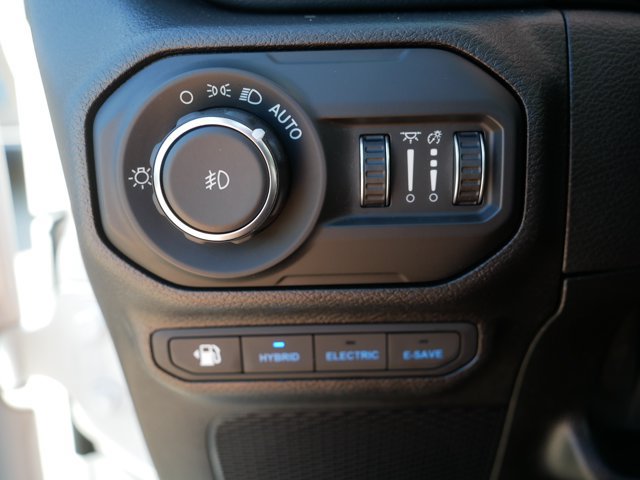 Used 2021 Jeep Wrangler Unlimited Sahara AWD/4WD image 27