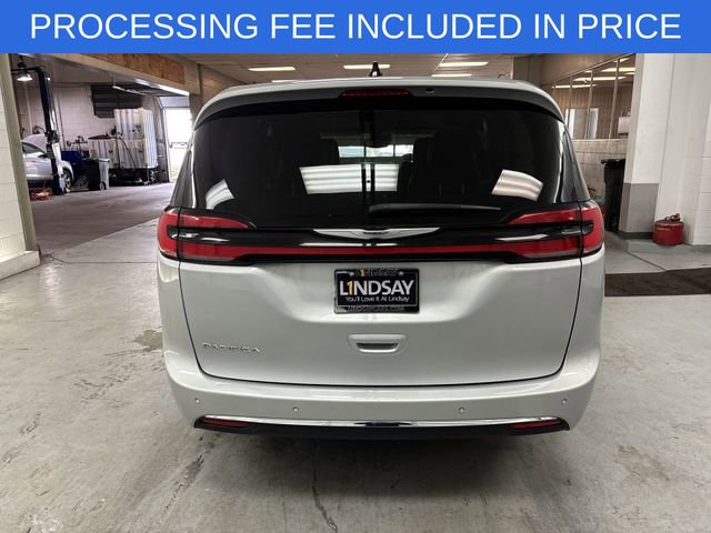 Used 2023 Chrysler Pacifica Touring-L FWD image 26