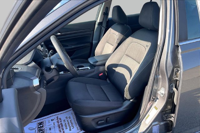 Used 2025 Nissan Altima 2.5 SV FWD image 27