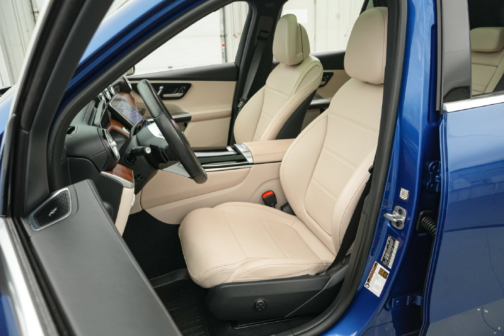 Used 2023 Mercedes-Benz GLC 300 4MATIC image 13