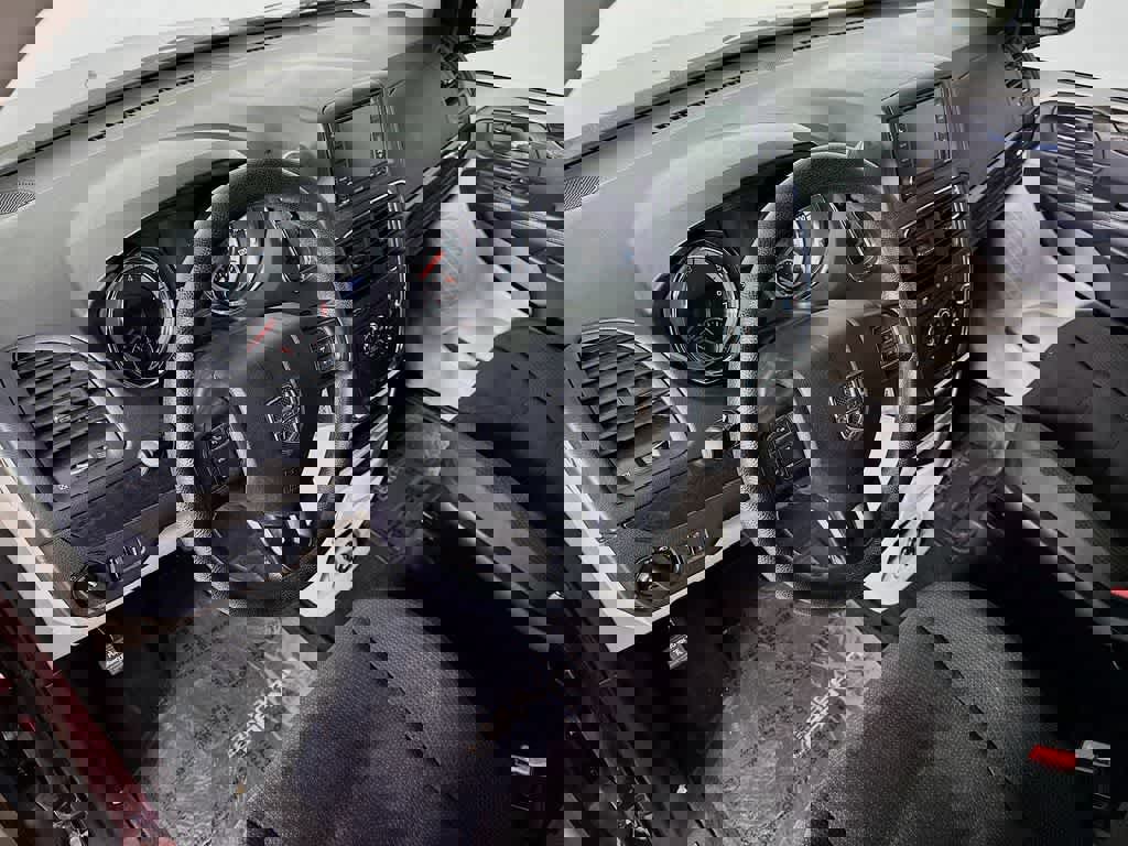 Used 2018 Dodge Grand Caravan SE w/ UConnect Hands-Free Group image 2