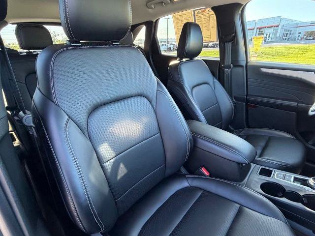 Certified 2025 Ford Escape Platinum AWD/4WD image 38