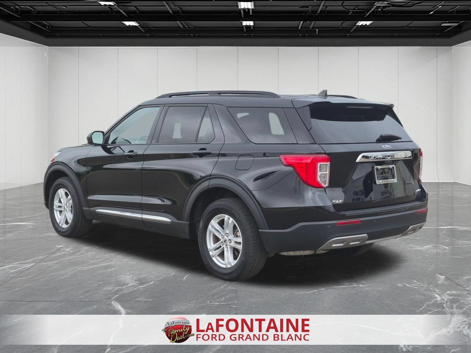 Certified 2024 Ford Explorer XLT w/ Equipment Group 202A AWD/4WD image 3
