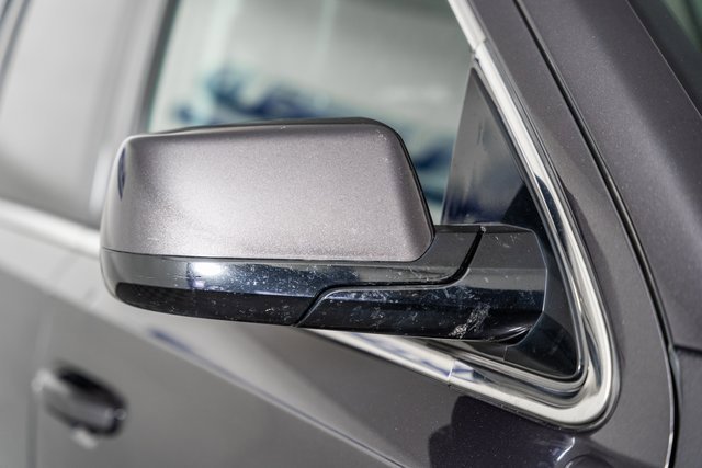 Used 2017 Chevrolet Suburban LT image 16