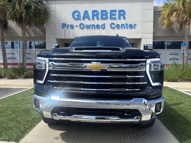 Used 2025 Chevrolet Silverado 2500 LTZ w/ LTZ Plus Package AWD/4WD image 10