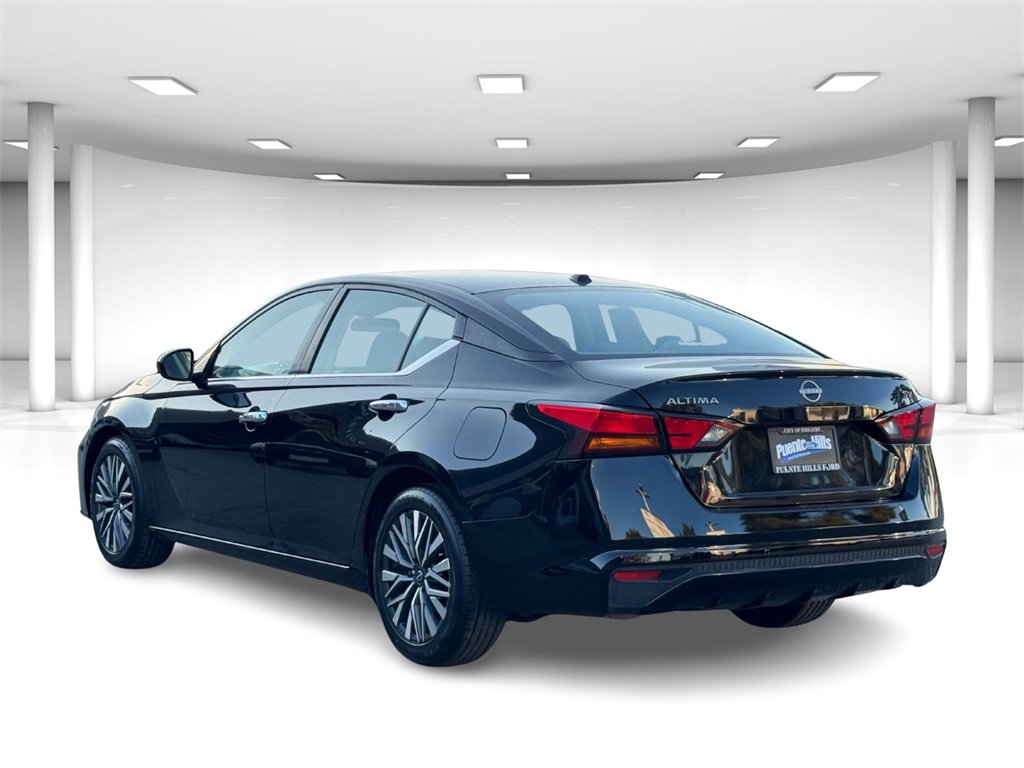 Used 2023 Nissan Altima 2.5 SV image 3