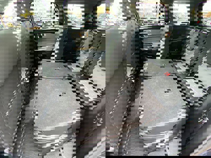 Certified 2022 Ford Explorer XLT w/ Equipment Group 202A image 40