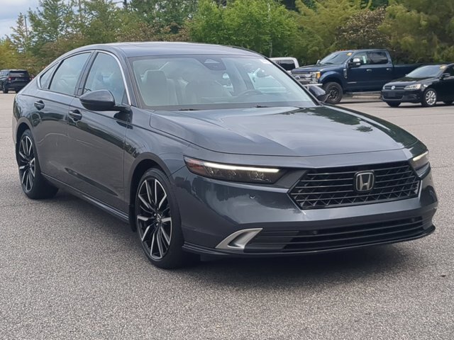 Used 2023 Honda Accord Touring image 2