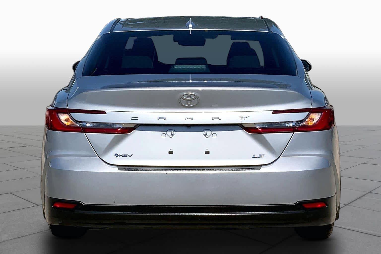 Used 2025 Toyota Camry LE FWD image 5