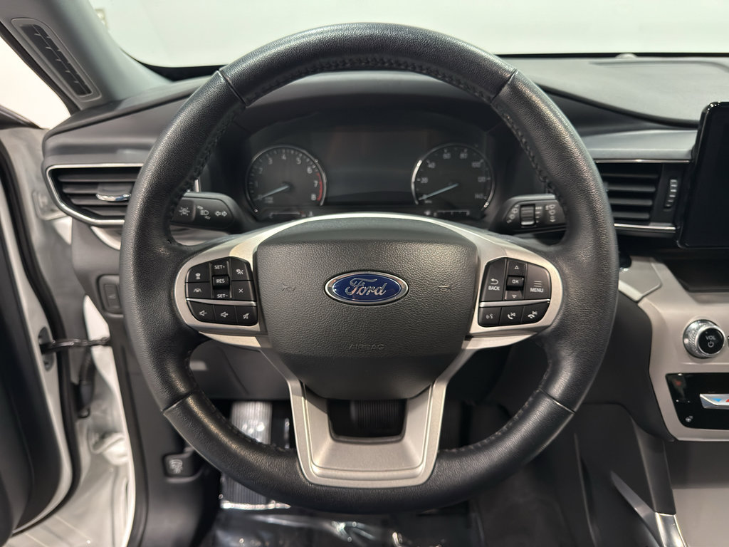 Certified 2022 Ford Explorer XLT w/ Equipment Group 202A image 17