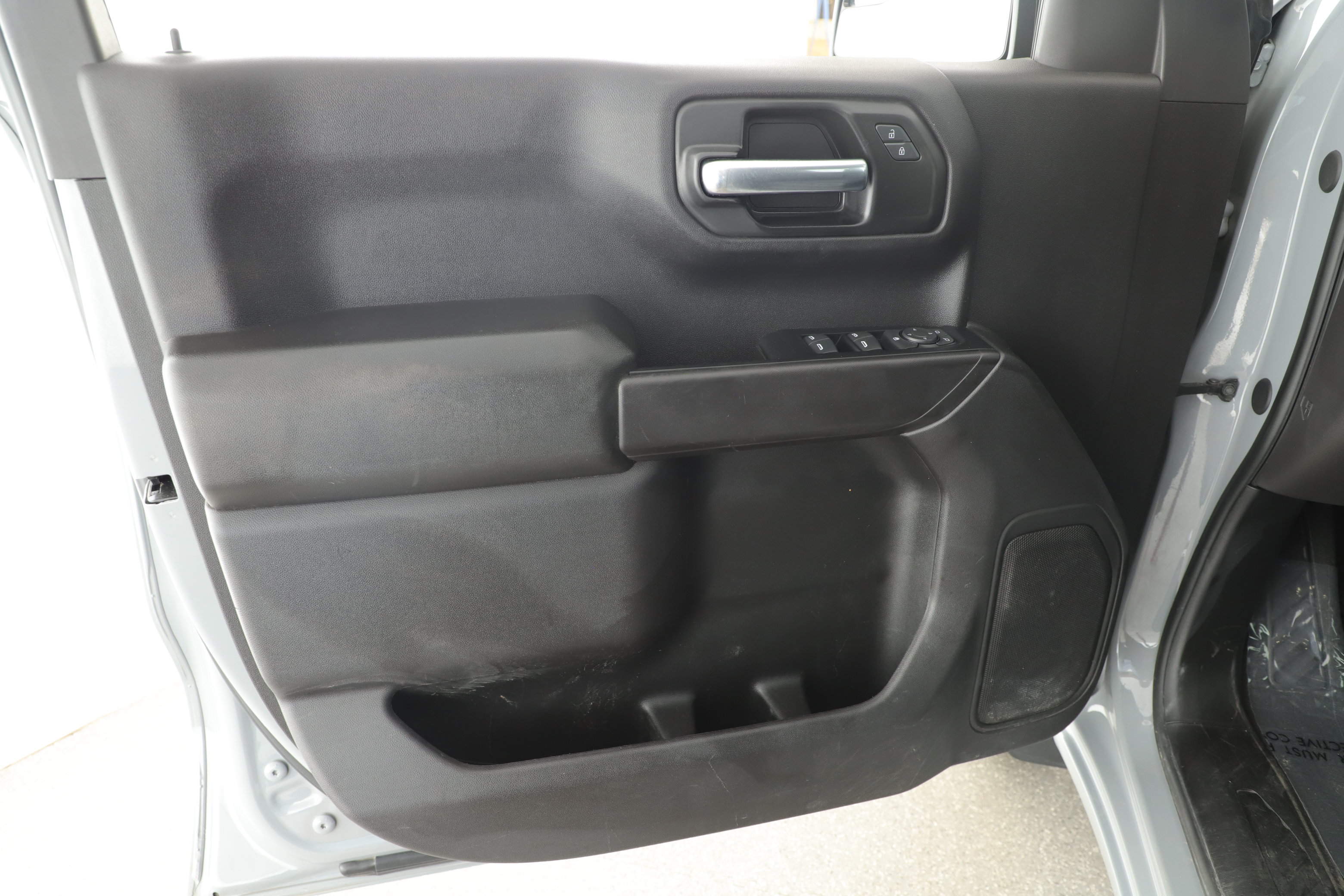 Used 2024 Chevrolet Silverado 1500 Custom Trail Boss w/ LPO, Dark Essentials Package AWD/4WD image 8