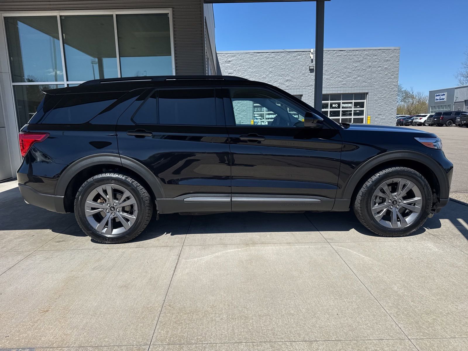 Certified 2023 Ford Explorer XLT w/ Equipment Group 202A AWD/4WD image 9