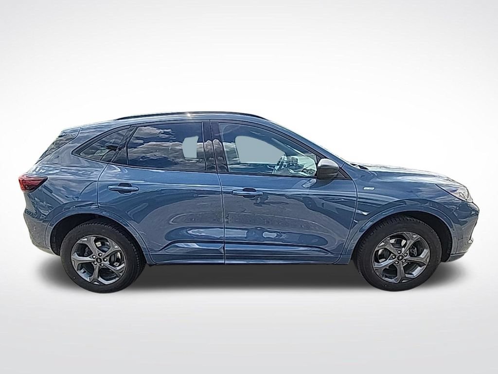 Certified 2023 Ford Escape ST-Line w/ Tech Pack #1 AWD/4WD image 9
