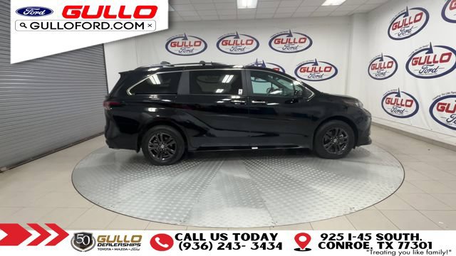 Used 2024 Toyota Sienna XLE Woodland Edition AWD/4WD image 9