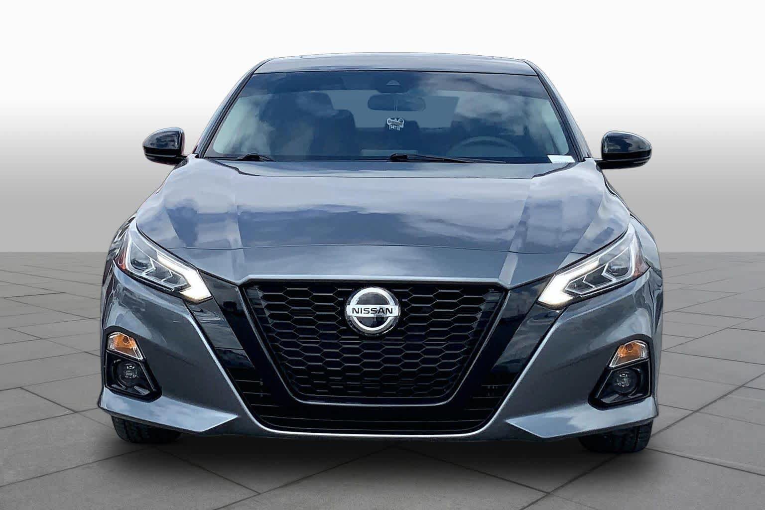 Used 2022 Nissan Altima 2.5 SR w/ Midnight Edition Package FWD image 4