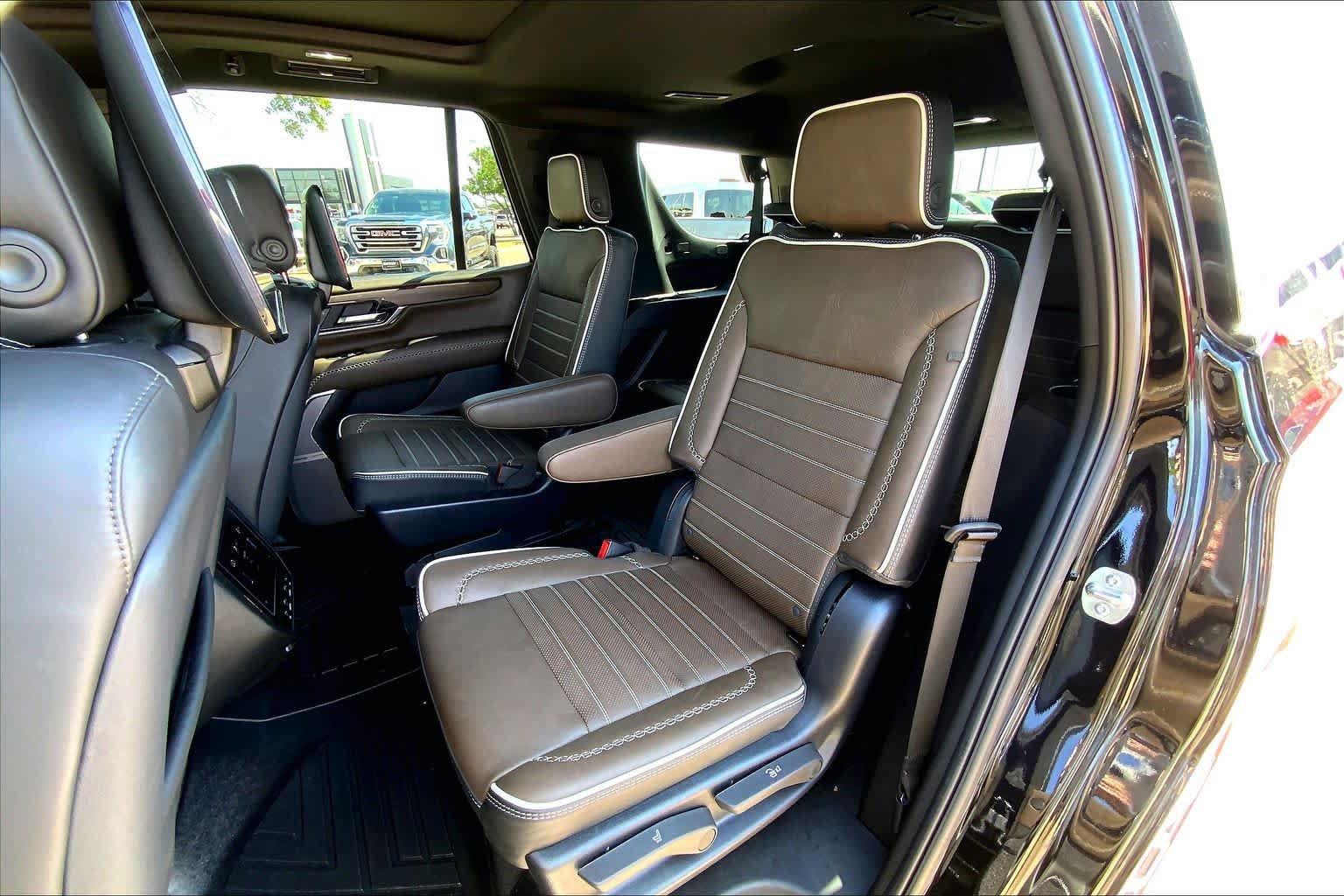 Used 2025 GMC Yukon Denali Ultimate AWD/4WD image 21