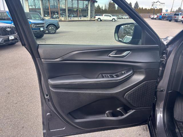 Used 2024 Jeep Grand Cherokee L Laredo image 11