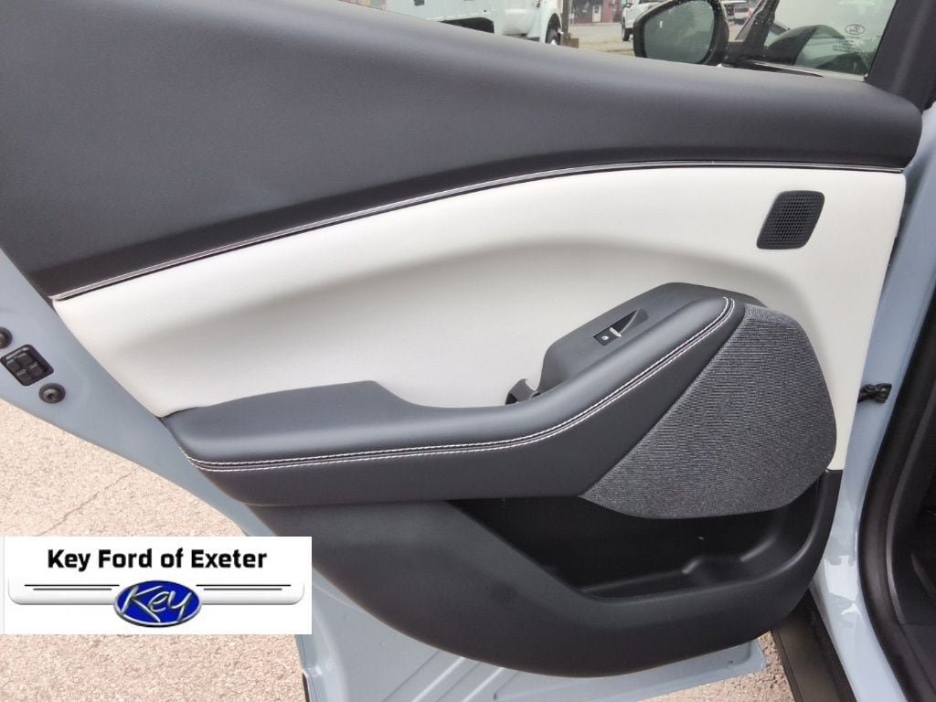 Certified 2025 Ford Mustang Mach-E Premium AWD/4WD image 17