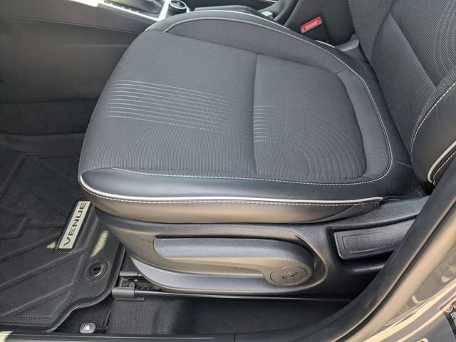 Used 2024 Hyundai Venue Limited image 18