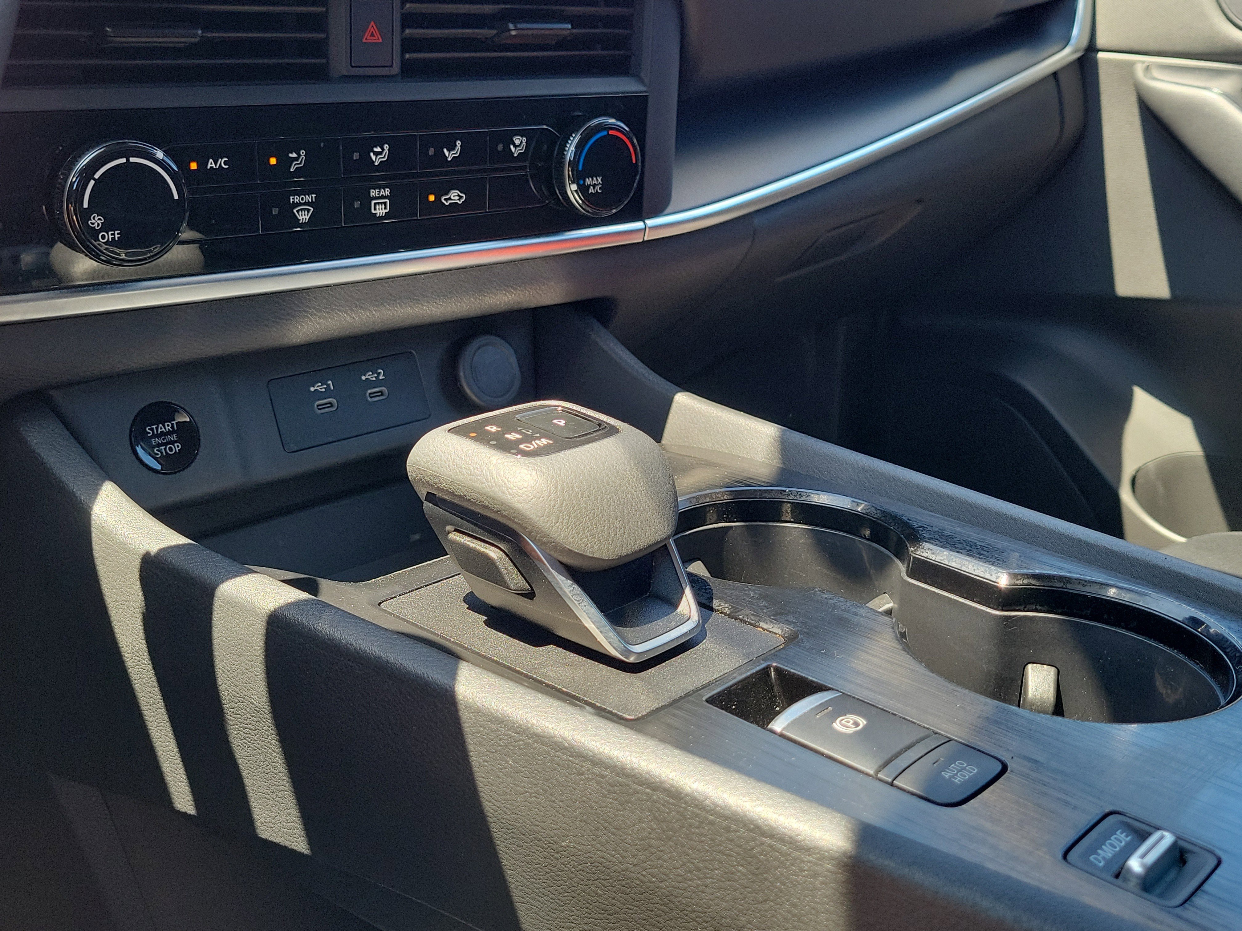Used 2024 Nissan Rogue S FWD image 27