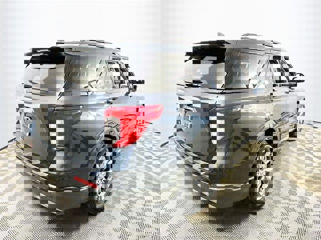 Certified 2022 Ford Explorer XLT w/ Equipment Group 202A image 3