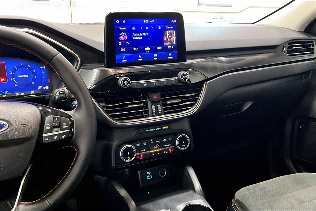 Certified 2022 Ford Escape SEL w/ SEL Stealth AWD Package image 6