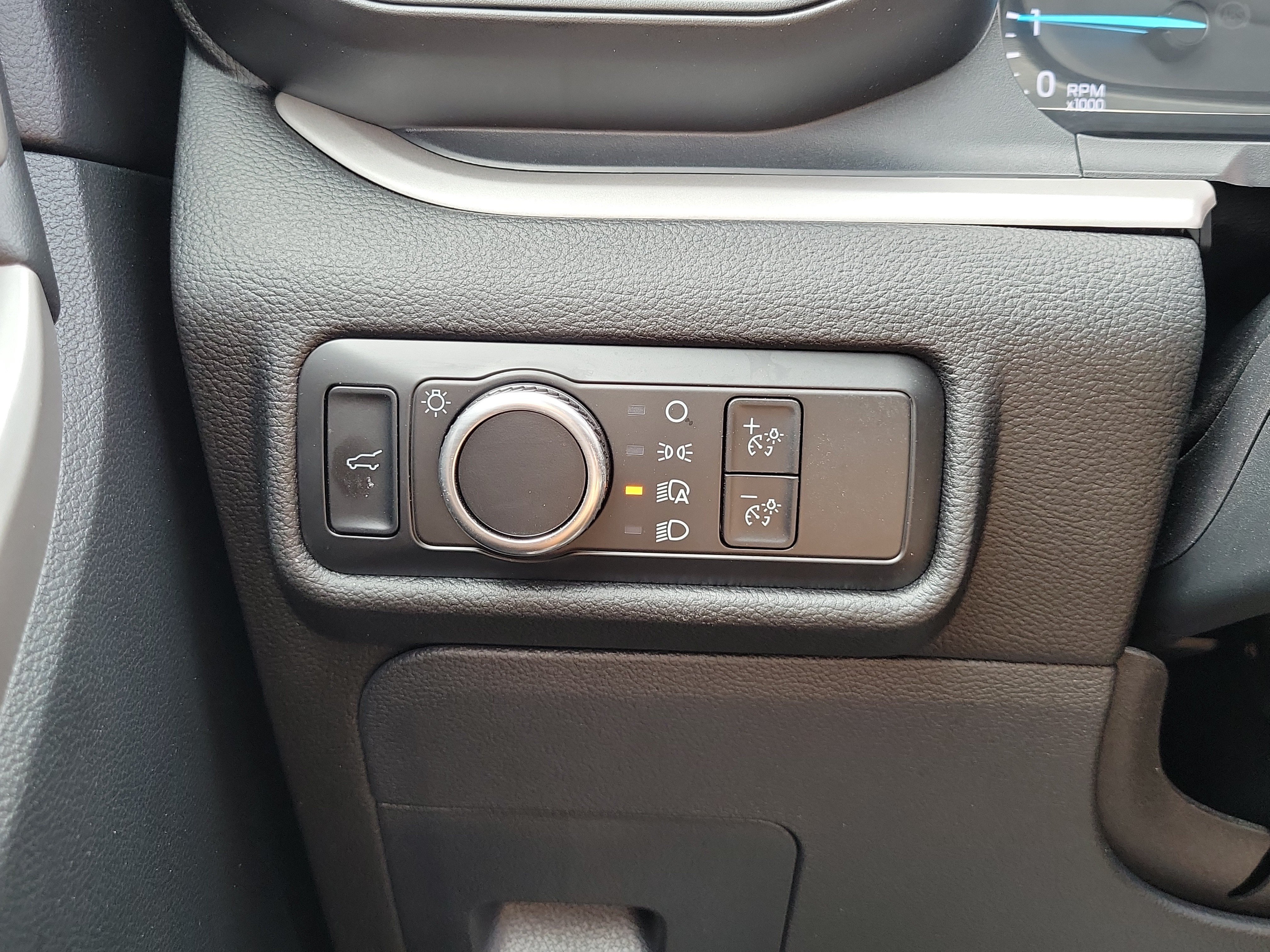Certified 2024 Ford Explorer XLT RWD image 28