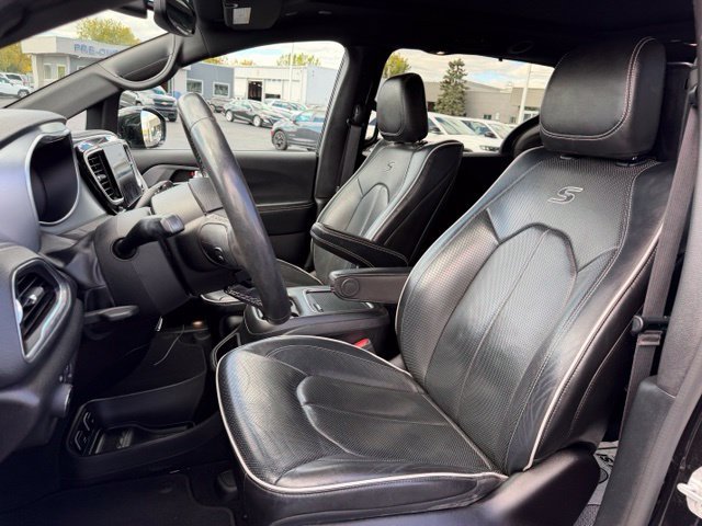 Used 2020 Chrysler Pacifica Limited w/ S Appearance Package FWD image 5