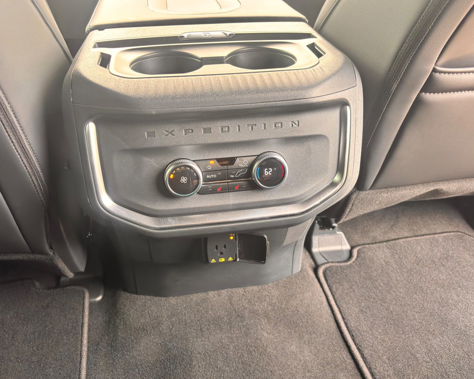 Certified 2025 Ford Expedition Platinum w/ Stealth Appearance Package image 33