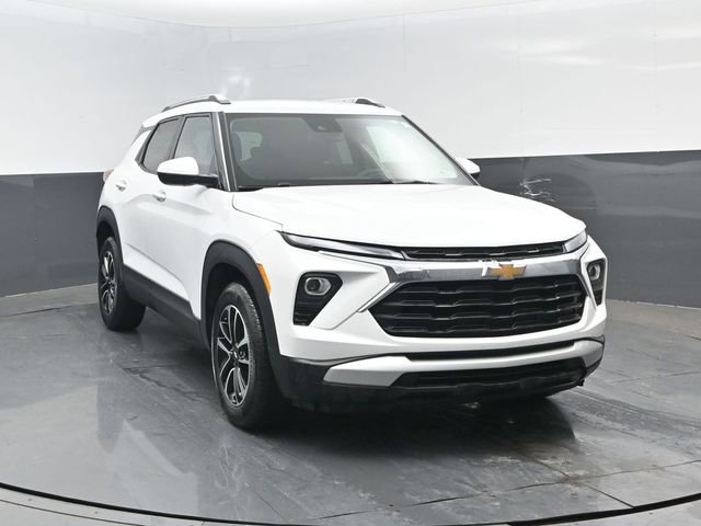 Used 2025 Chevrolet TrailBlazer LT AWD/4WD image 2
