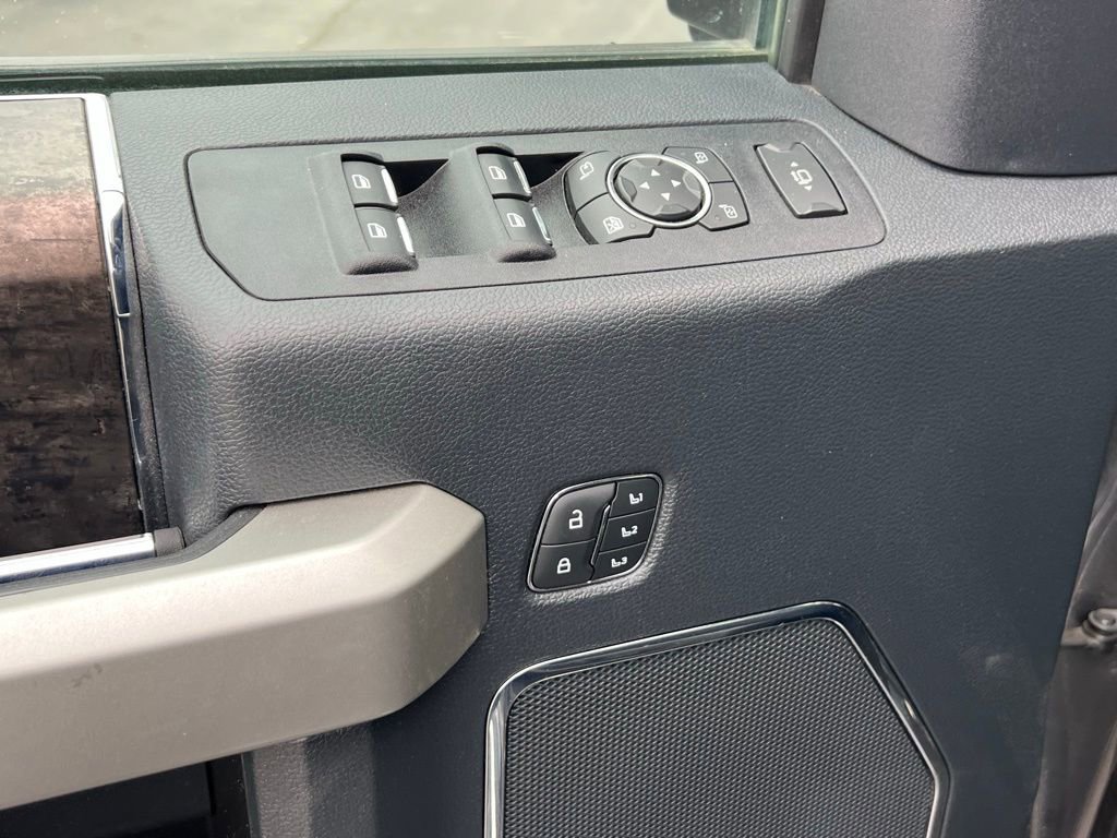 Certified 2022 Ford F350 Lariat w/ Chrome Package image 28