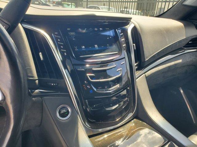 Used 2018 Cadillac Escalade Platinum RWD image 26