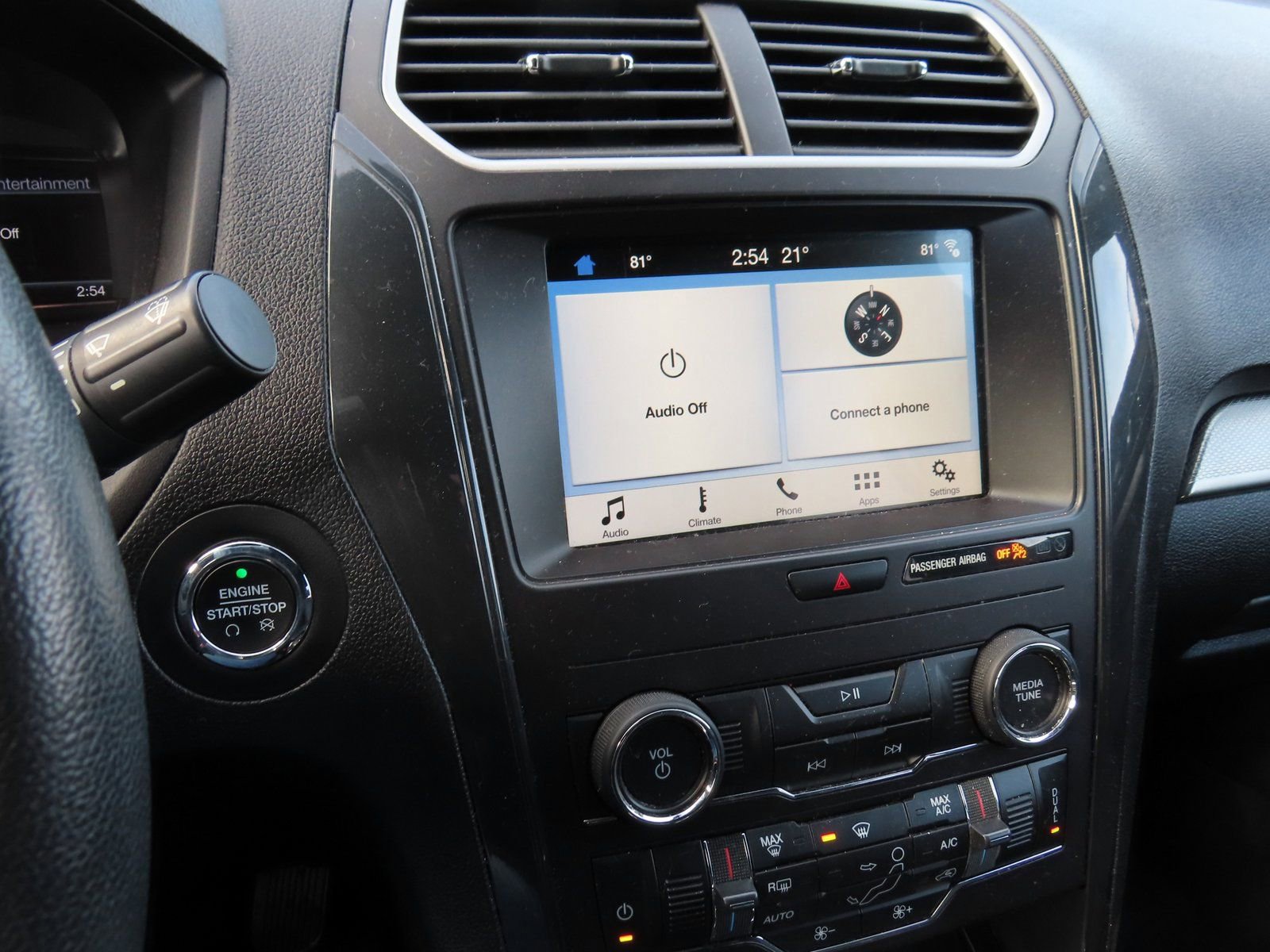 Certified 2018 Ford Explorer XLT w/ Equipment Group 201A image 19