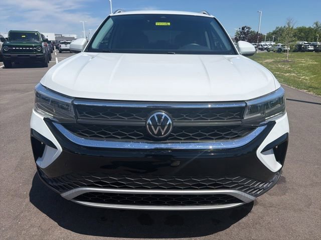 Used 2022 Volkswagen Taos SE w/ IQ.Drive SE Package AWD/4WD image 3